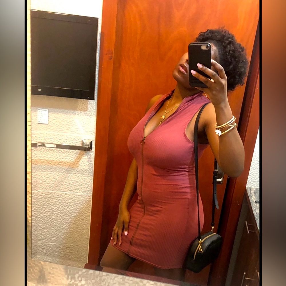 Chic Pink Gold Zipper Dress